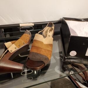 a.n.a Brown and Tan Platform 9.5 Sandals